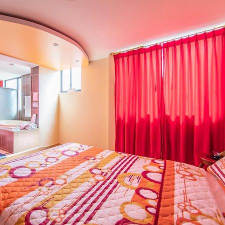 Hostal Oro Orense Quito Exterior photo